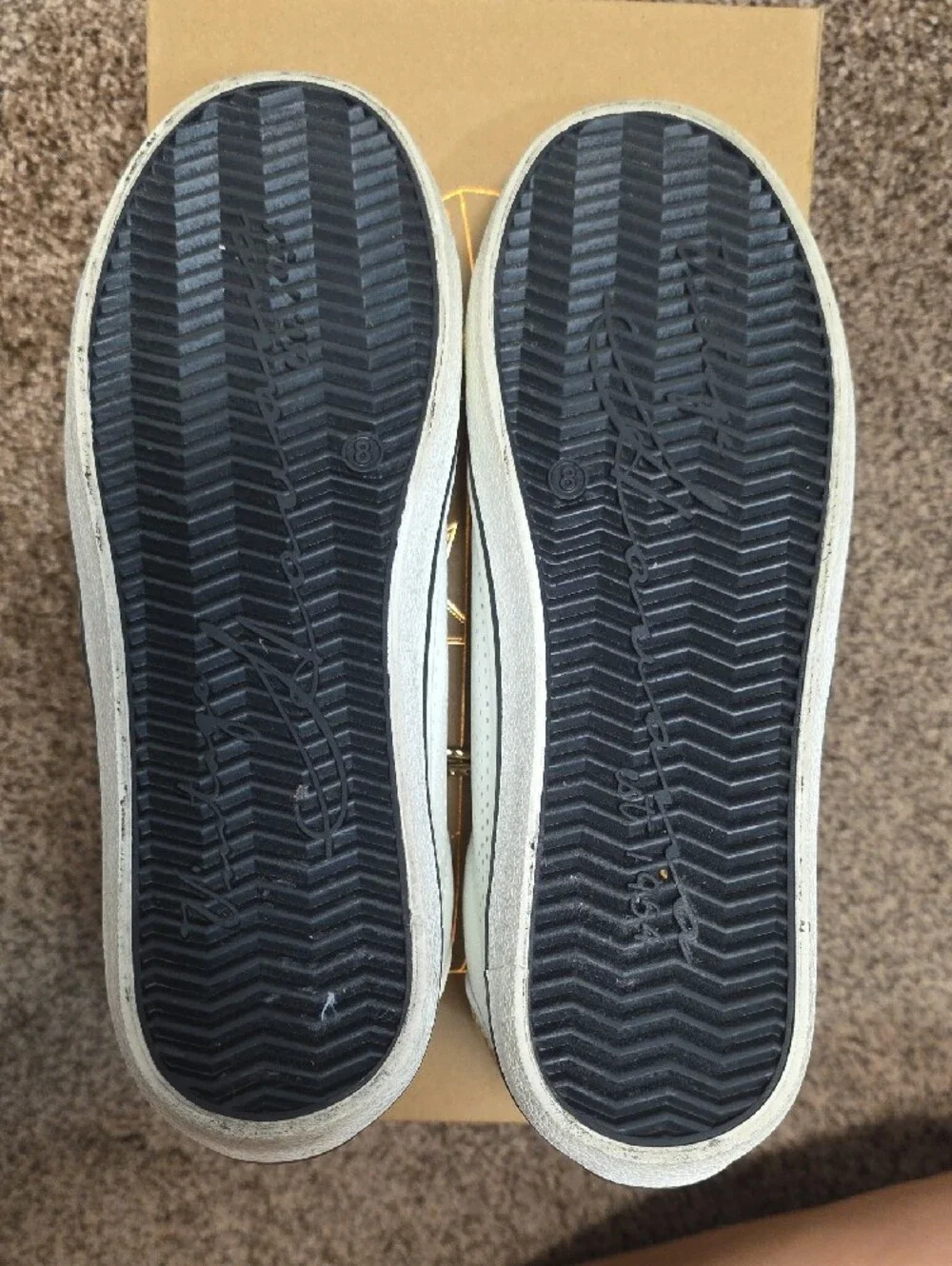 Vintage Havana White and Black Fashion Sneakers - Size 8